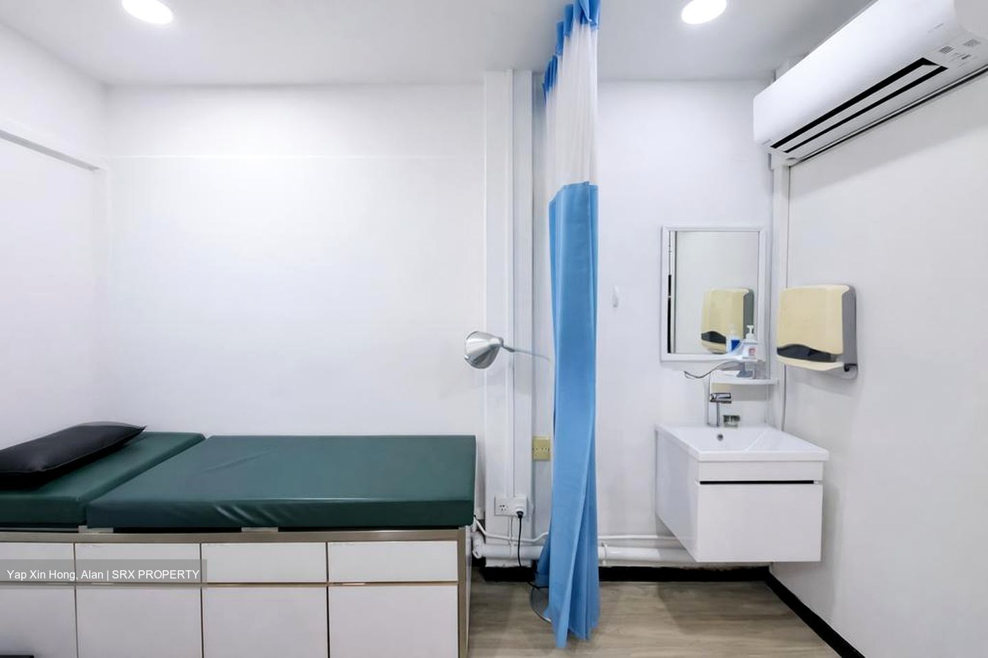 Jurong Gateway Road (D22), Retail #522454741